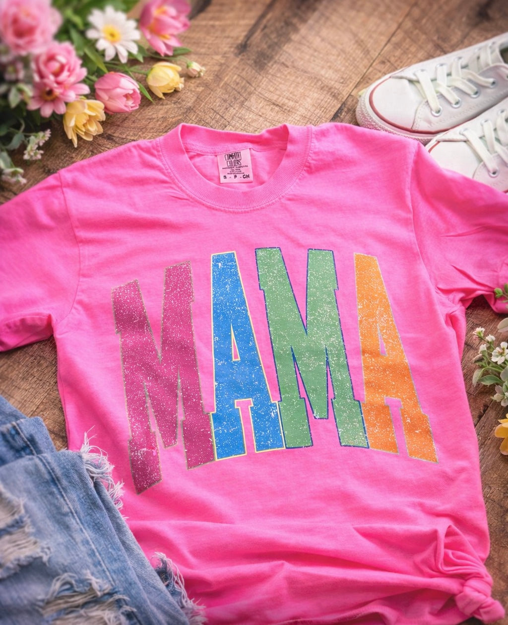 Neon Pink “MAMA” Graphic T-Shirt – Bright Retro Comfort Colors Style Tee