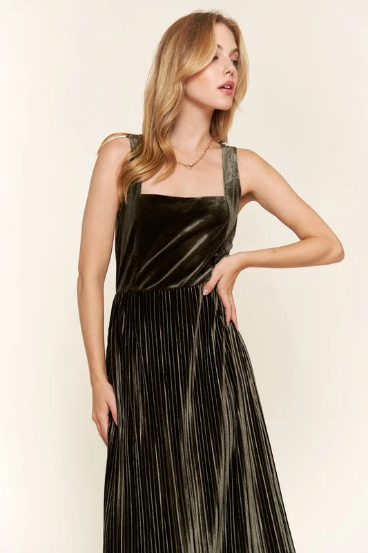 Under the Mistletoe Maxi – Olive Velvet Holiday Dress