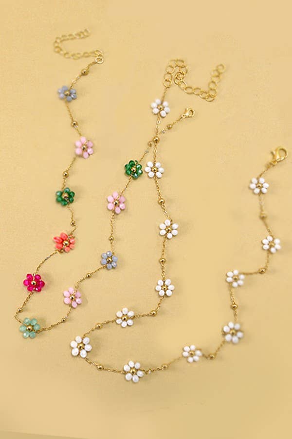 MULTI BEADED FLOWER CHARM NECKLACE |
