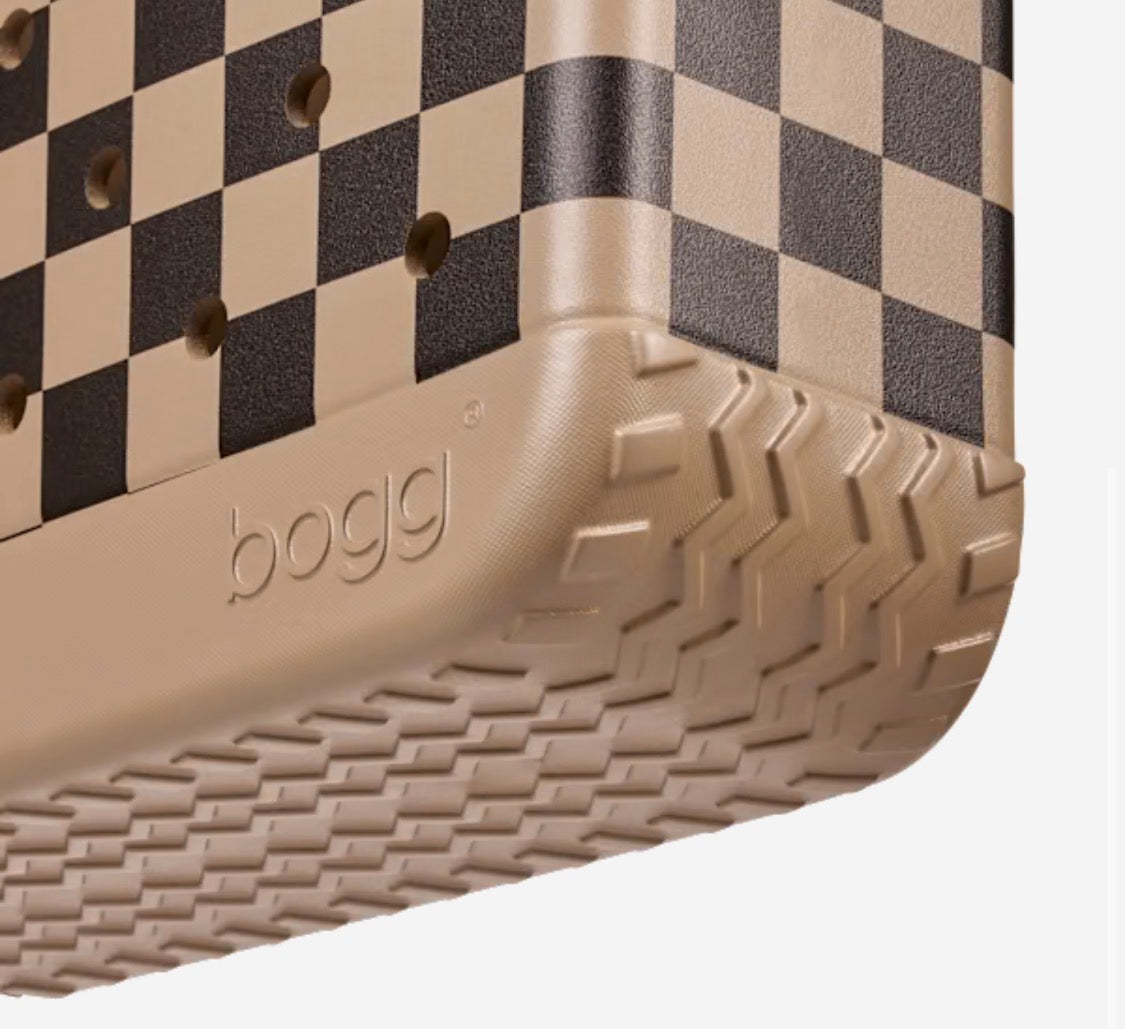 Original Checkered Bogg Bag - Camel/Hot Cocoa