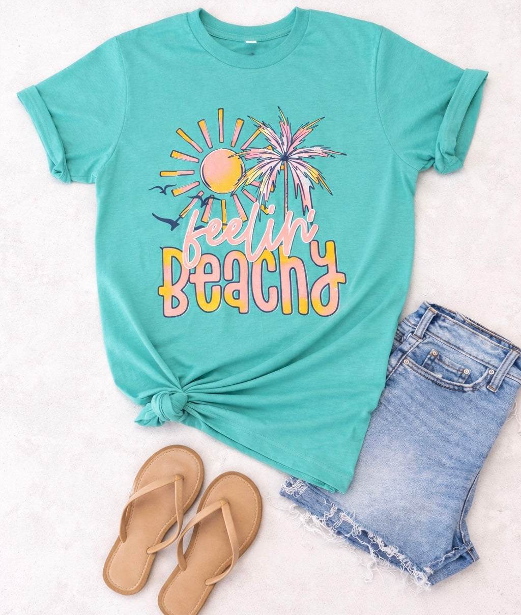Feelin’ Beachy Graphic Tee – Summer Vacation Beach Shirt Cute Coastal T-Shirt