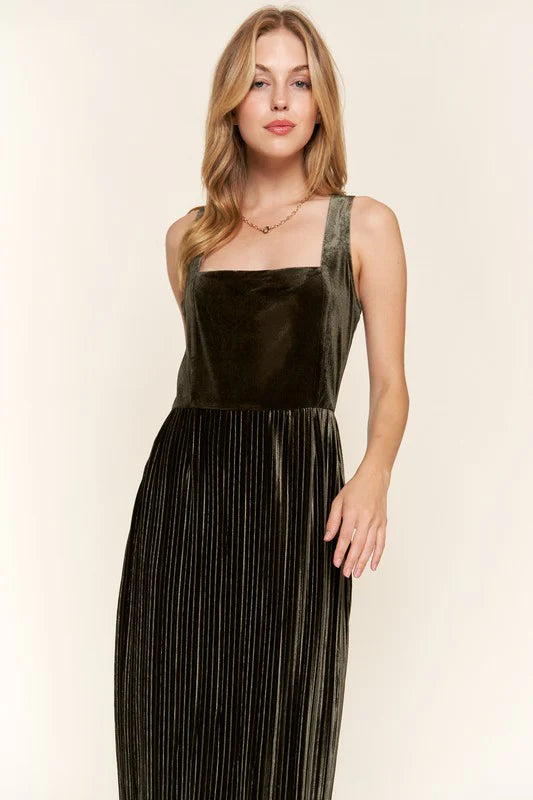 Under the Mistletoe Maxi – Olive Velvet Holiday Dress