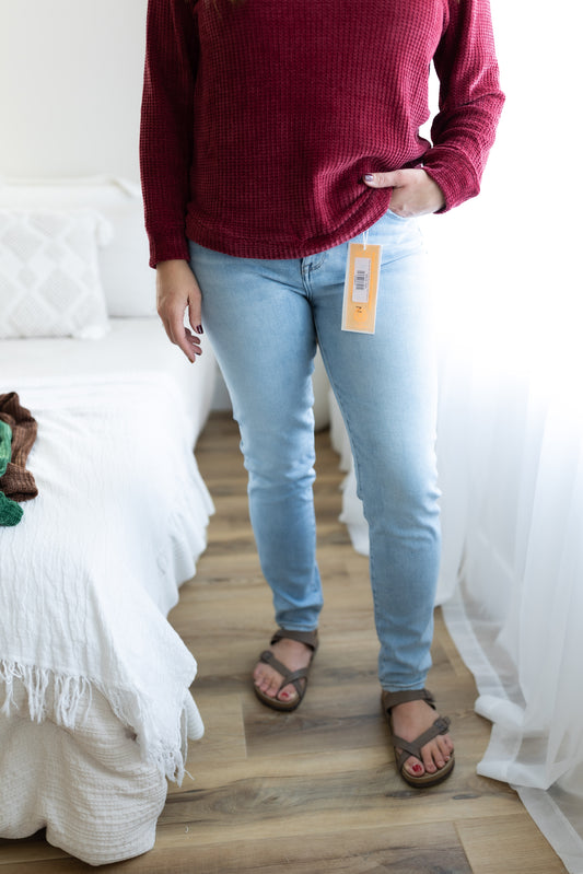 Risen Light Wash High Rise Skinny Jeans – Classic Stretch Denim for Everyday Style