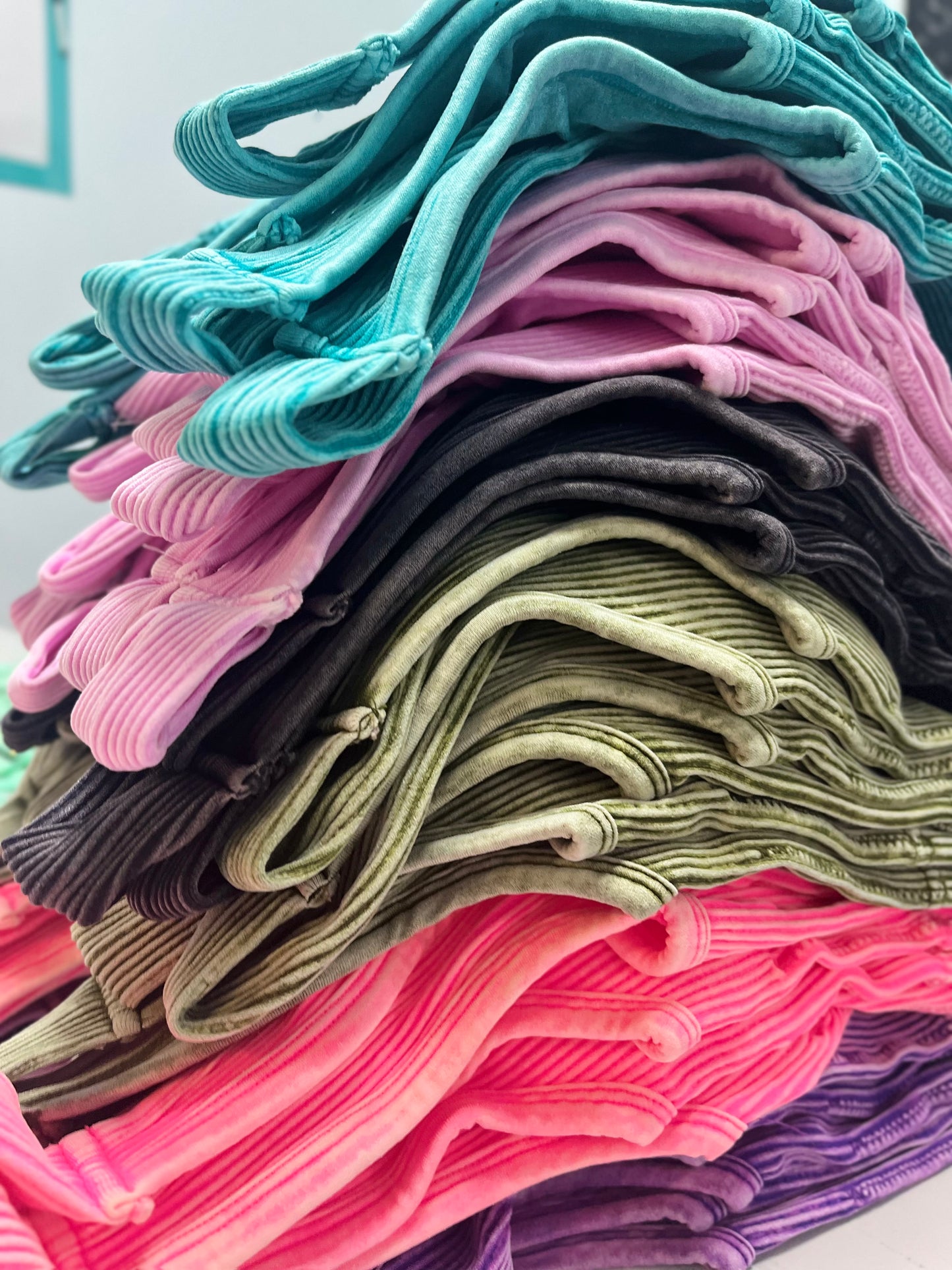 Washed Intentions Brami – Seamless Acid Wash Crop Top