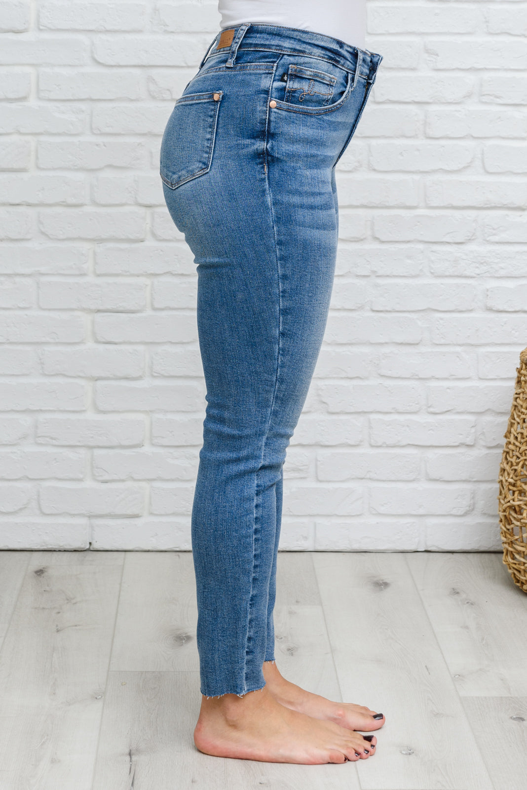 Judy Blue High Rise Embroidered Pocket Relaxed Jeans