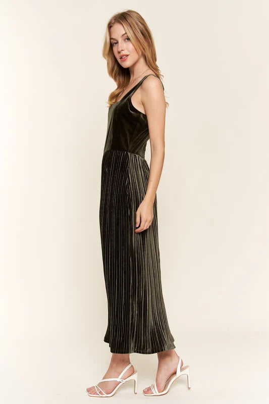 Under the Mistletoe Maxi – Olive Velvet Holiday Dress