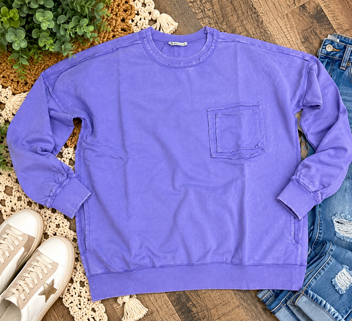 Women's acid wash crewneck pullover with pockets