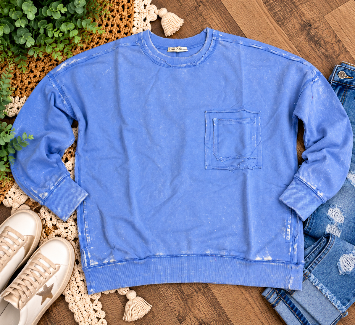 Relaxed acid wash crewneck sweatshirt with pockets
