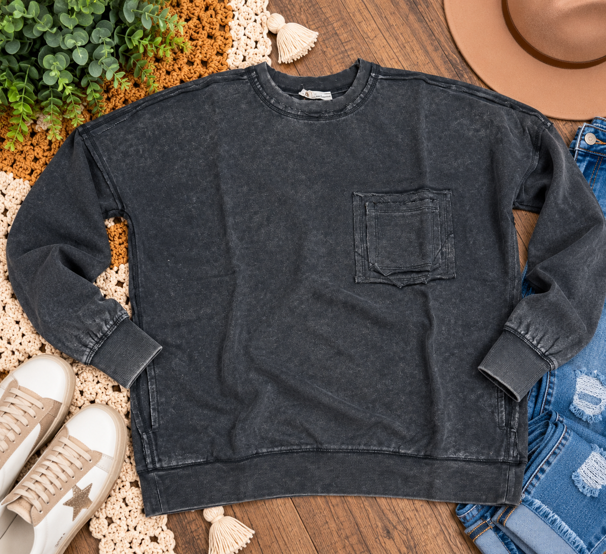 Oversized acid wash pocket sweatshirt, Bee You Boutique