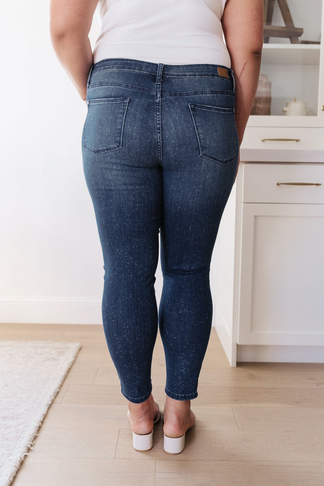 Judy Blue Mid Rise Relaxed Fit Mineral Wash Jeans