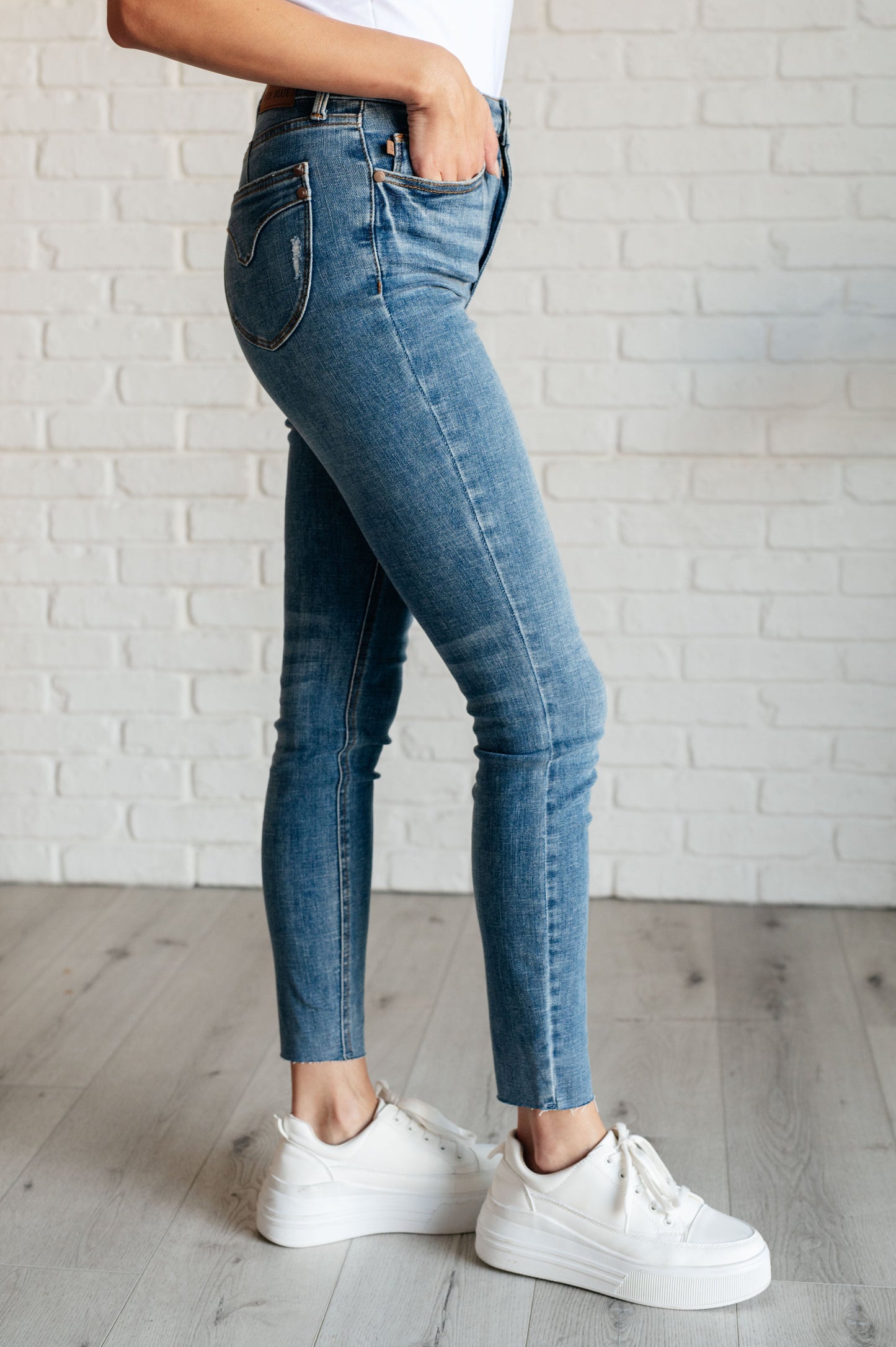 Judy Blue Tummy Control Skinny Jeans in Vintage Wash