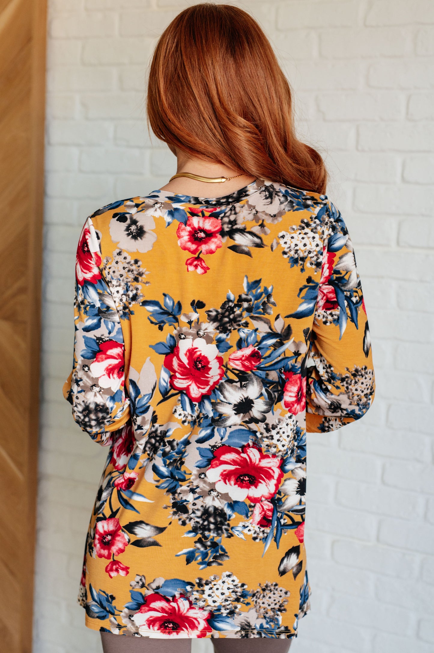 V-Neck Scoop Hem Top in Marigold Floral